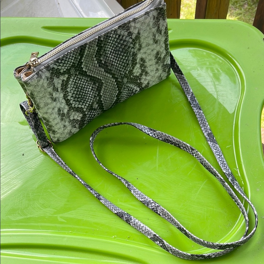 Stylish Gray Snake Print Crossbody Bag